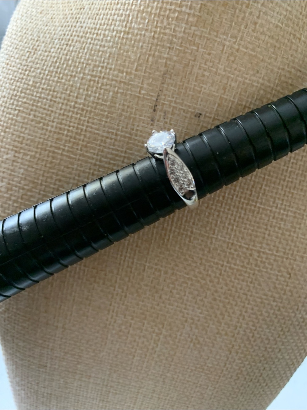 Elegant Silver Women's Fashion Ring - Picture 3 of 3